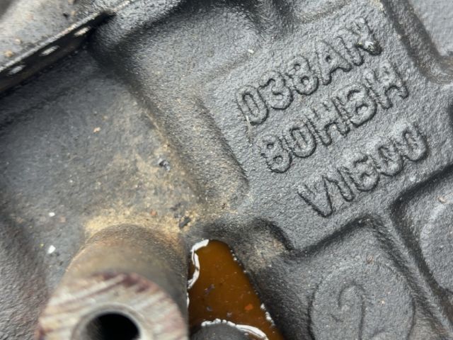 bontott VW PASSAT B5 Motor (Fűzött blokk hengerfejjel)