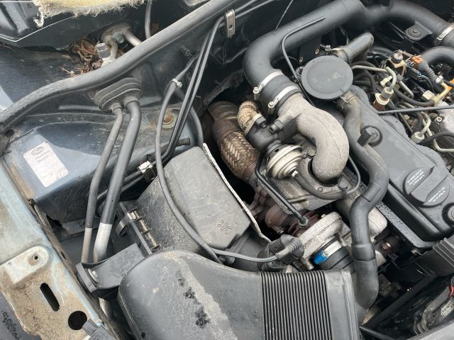 bontott VW PASSAT B5 Motor (Fűzött blokk hengerfejjel)