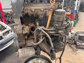 bontott VW PASSAT B5 Motor (Fűzött blokk hengerfejjel)