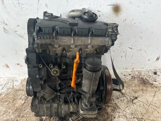 bontott VW PASSAT B5 Motor (Fűzött blokk hengerfejjel)