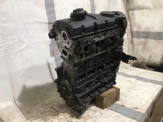 bontott VW PASSAT B5 Motor (Fűzött blokk hengerfejjel)
