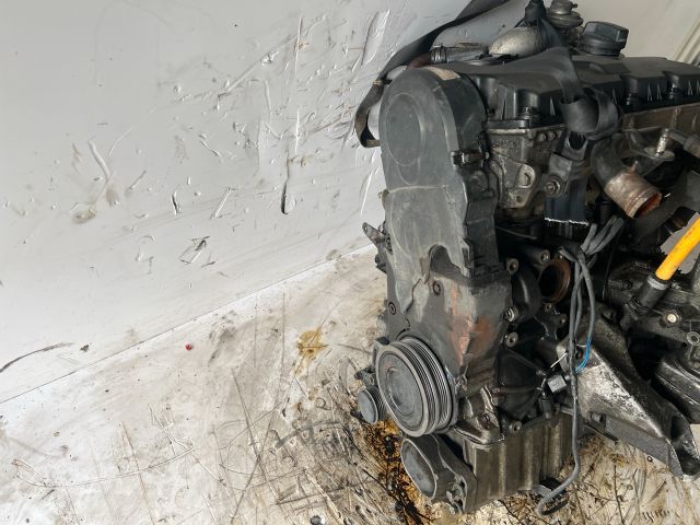 bontott VW PASSAT B5 Motor (Fűzött blokk hengerfejjel)