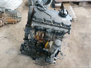 bontott VW PASSAT B5 Motor (Fűzött blokk hengerfejjel)