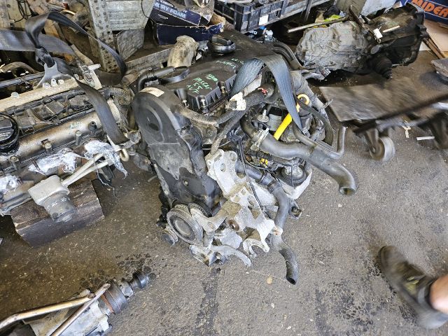 bontott VW PASSAT B5 Motor (Fűzött blokk hengerfejjel)