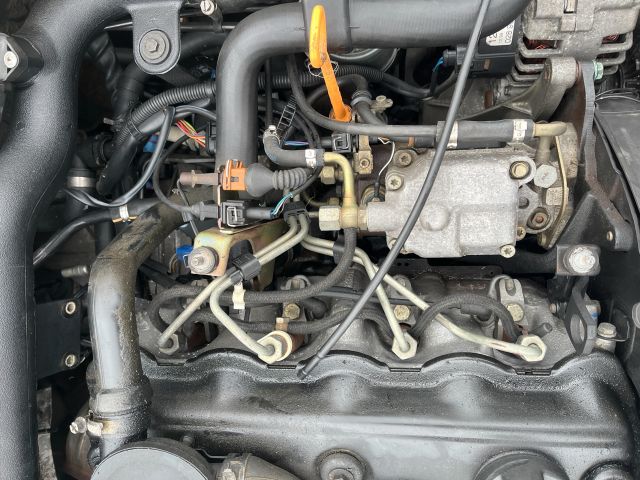 bontott VW PASSAT B5 Motor (Fűzött blokk hengerfejjel)