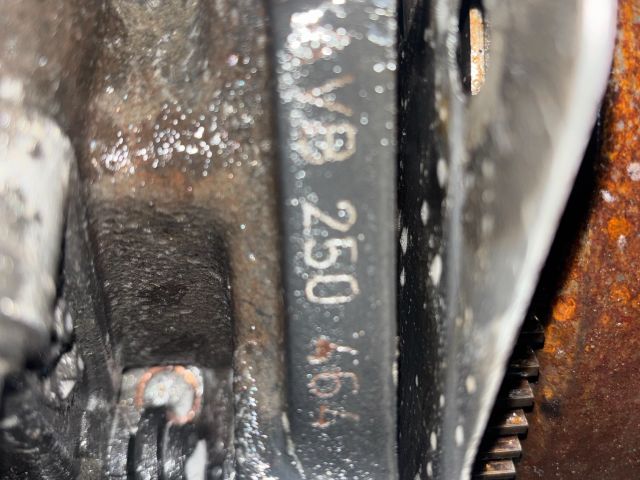 bontott VW PASSAT B5 Motor (Fűzött blokk hengerfejjel)