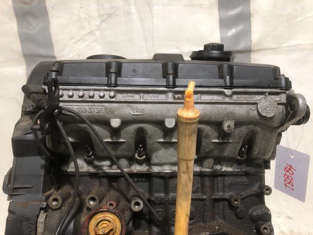 bontott VW PASSAT B5 Motor (Fűzött blokk hengerfejjel)