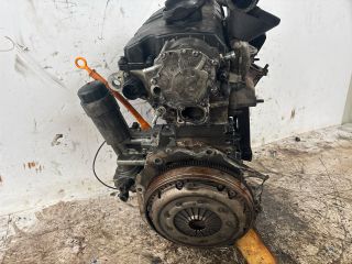bontott VW PASSAT B5 Motor (Fűzött blokk hengerfejjel)