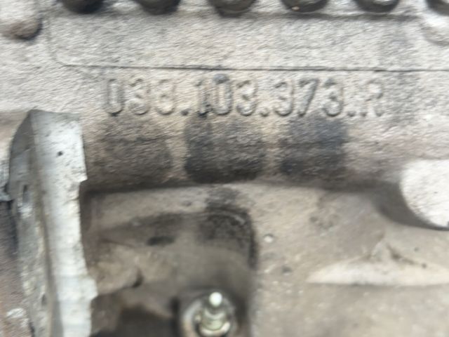 bontott VW PASSAT B5 Motor (Fűzött blokk hengerfejjel)