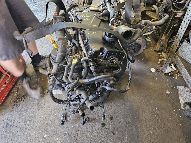bontott VW PASSAT B5 Motor (Fűzött blokk hengerfejjel)