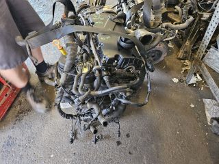bontott VW PASSAT B5 Motor (Fűzött blokk hengerfejjel)