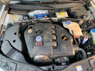 bontott VW PASSAT B5 Motor (Fűzött blokk hengerfejjel)