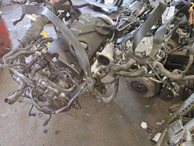 bontott VW PASSAT B5 Motor (Fűzött blokk hengerfejjel)