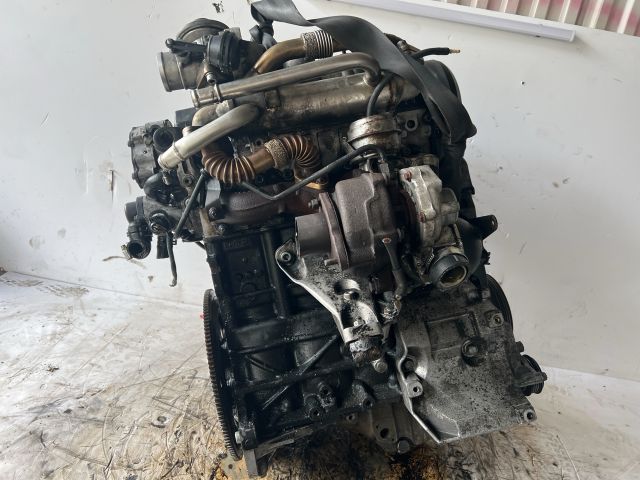 bontott VW PASSAT B5 Motor (Fűzött blokk hengerfejjel)