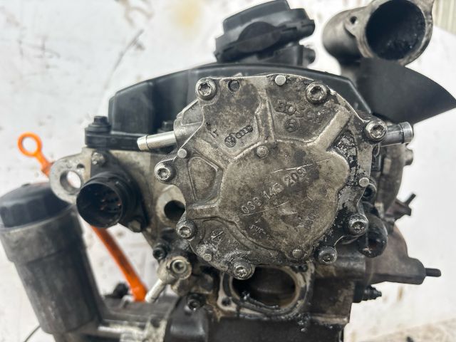 bontott VW PASSAT B5 Motor (Fűzött blokk hengerfejjel)