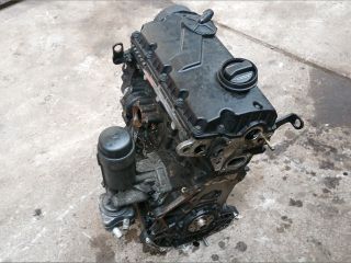 bontott VW PASSAT B5 Motor (Fűzött blokk hengerfejjel)