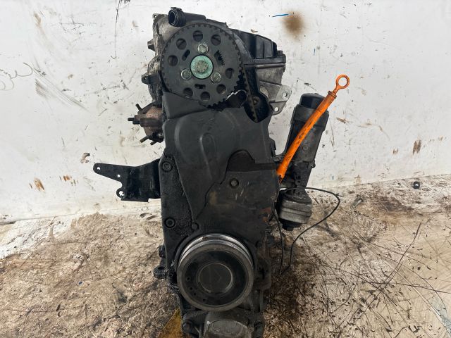 bontott VW PASSAT B5 Motor (Fűzött blokk hengerfejjel)