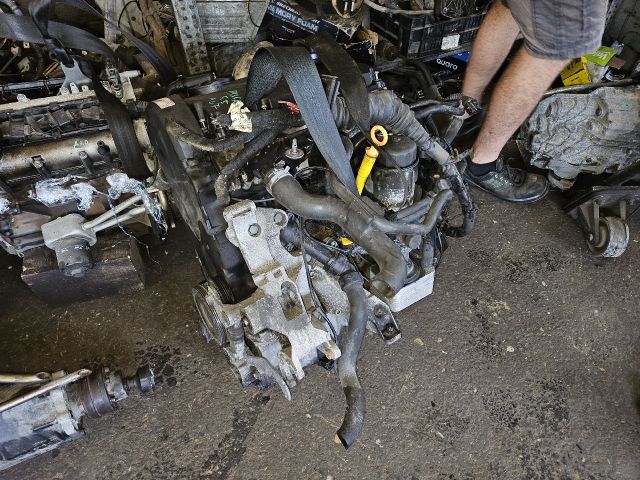 bontott VW PASSAT B5 Motor (Fűzött blokk hengerfejjel)
