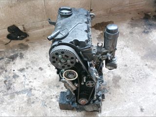 bontott VW PASSAT B5 Motor (Fűzött blokk hengerfejjel)