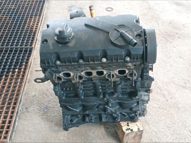 bontott VW PASSAT B5 Motor (Fűzött blokk hengerfejjel)