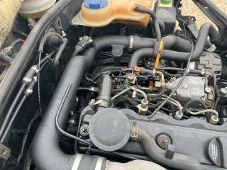 bontott VW PASSAT B5 Motor (Fűzött blokk hengerfejjel)