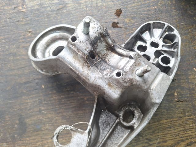 bontott VW PASSAT B5 Motor Tartó Bak (Fém)