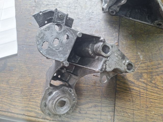 bontott VW PASSAT B5 Motor Tartó Bak (Fém)