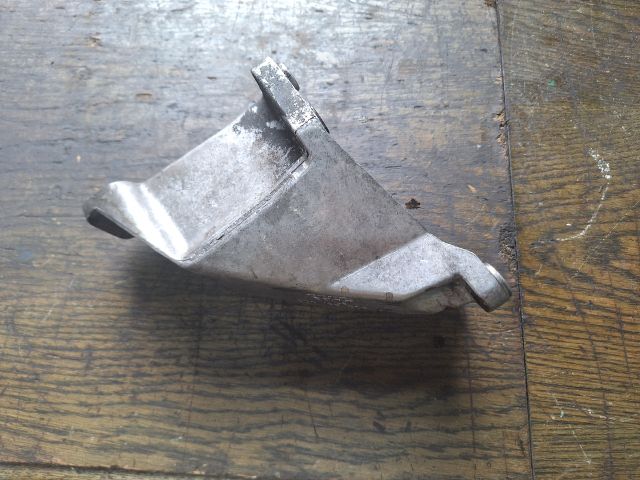 bontott VW PASSAT B5 Motor Tartó Bak (Fém)