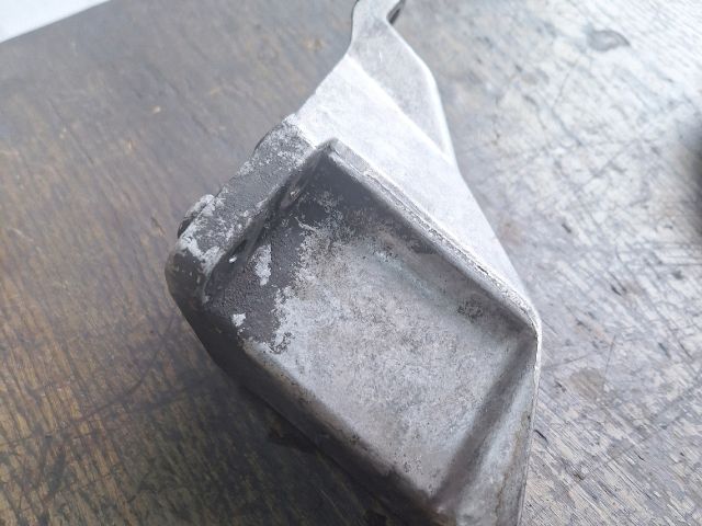 bontott VW PASSAT B5 Motor Tartó Bak (Fém)