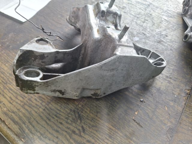 bontott VW PASSAT B5 Motor Tartó Bak (Fém)