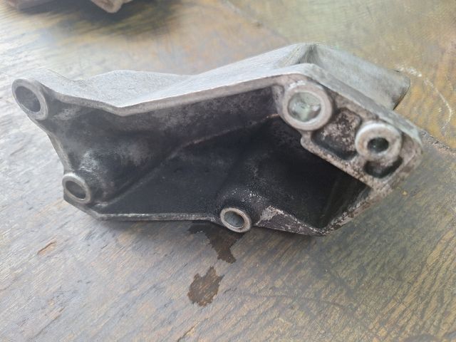 bontott VW PASSAT B5 Motor Tartó Bak (Fém)