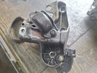 bontott VW PASSAT B5 Motor Tartó Bak (Fém)