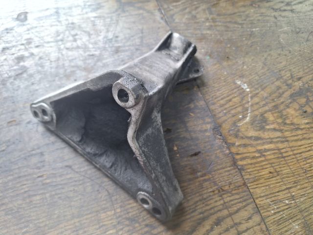 bontott VW PASSAT B5 Motor Tartó Bak (Fém)