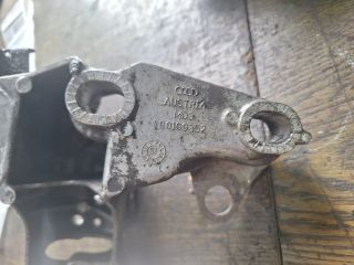 bontott VW PASSAT B5 Motor Tartó Bak (Fém)