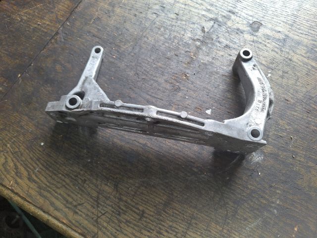 bontott VW PASSAT B5 Motor Tartó Bak (Fém)