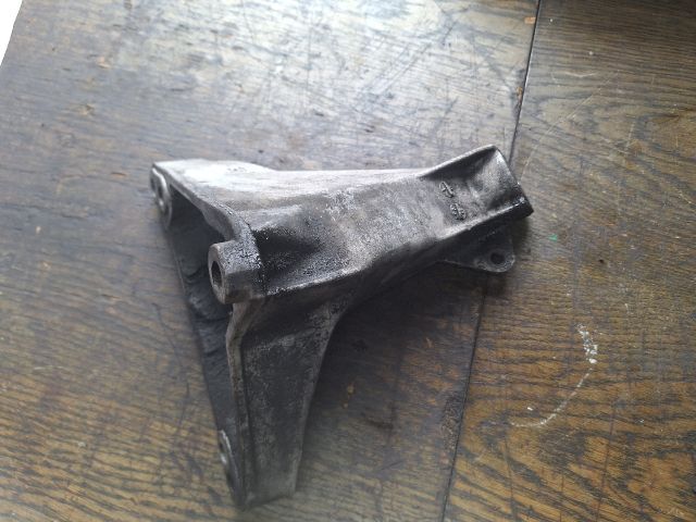 bontott VW PASSAT B5 Motor Tartó Bak (Fém)