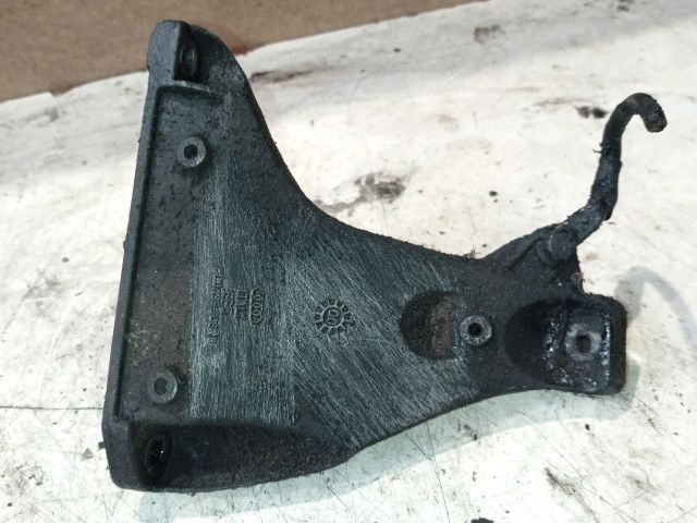 bontott VW PASSAT B5 Motor Tartó Bak (Fém)