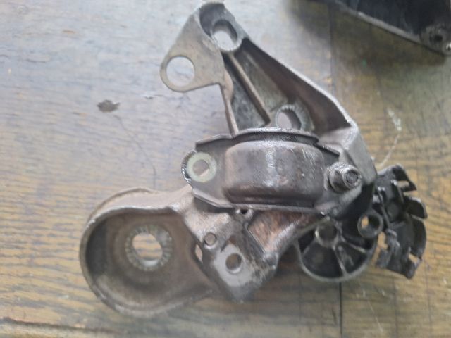 bontott VW PASSAT B5 Motor Tartó Bak (Fém)