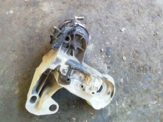 bontott VW PASSAT B5 Motor Tartó Bak Jobb