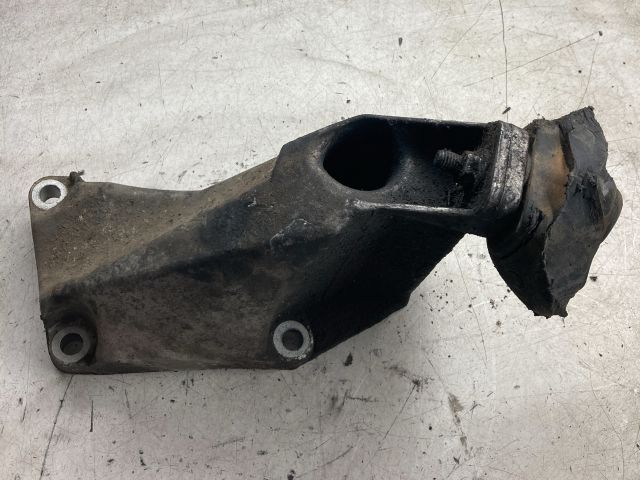 bontott VW PASSAT B5 Motor Tartó Bak (Pozíciófüggetlen)