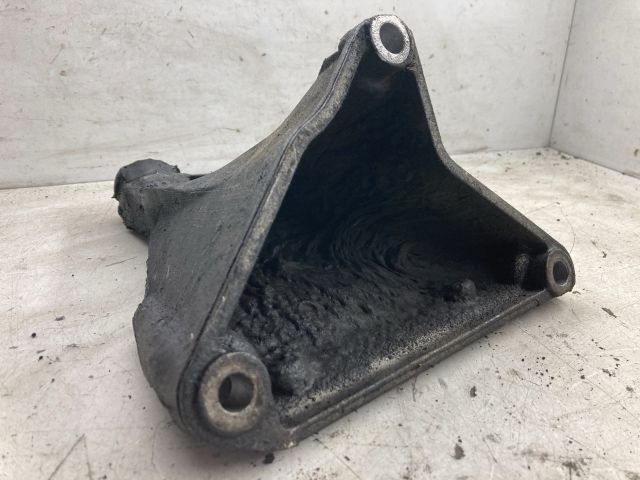 bontott VW PASSAT B5 Motor Tartó Bak (Pozíciófüggetlen)