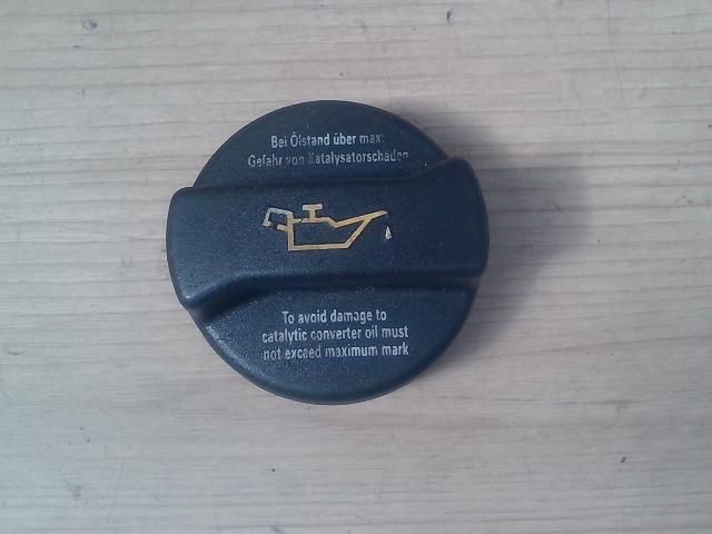 bontott VW PASSAT B5 Olajbeöntő Sapka