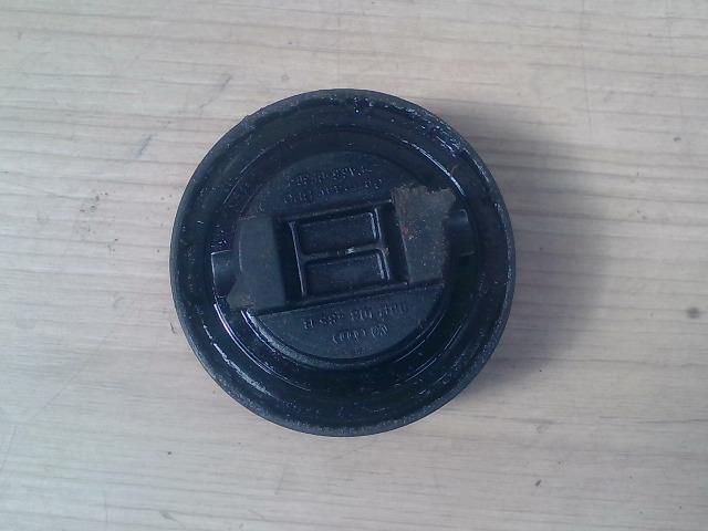 bontott VW PASSAT B5 Olajbeöntő Sapka