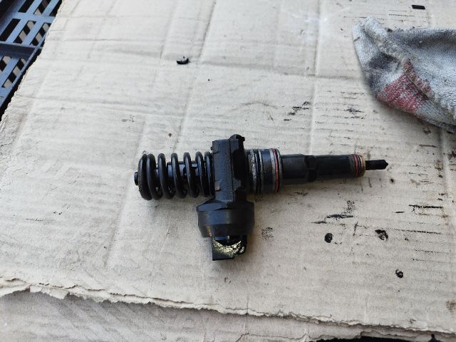 bontott VW PASSAT B5 Porlasztó (1 db)