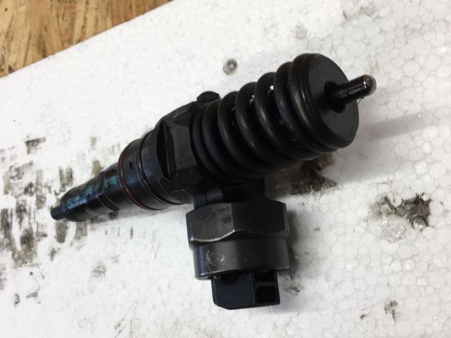 bontott VW PASSAT B5 Porlasztó (1 db)