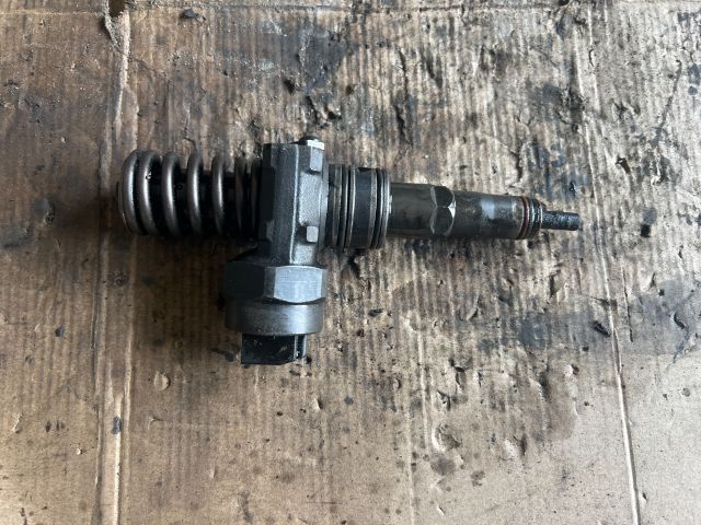 bontott VW PASSAT B5 Porlasztó (1 db)