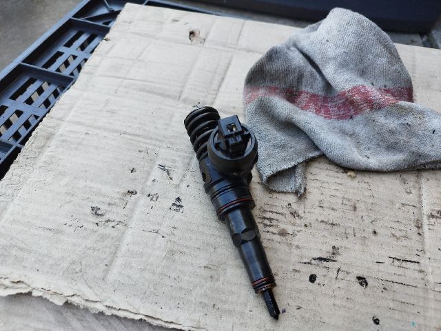 bontott VW PASSAT B5 Porlasztó (1 db)