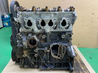 bontott VW PASSAT B5 Motor (Fűzött blokk hengerfejjel)