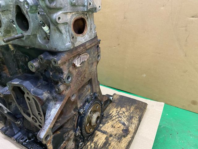 bontott VW PASSAT B5 Motor (Fűzött blokk hengerfejjel)