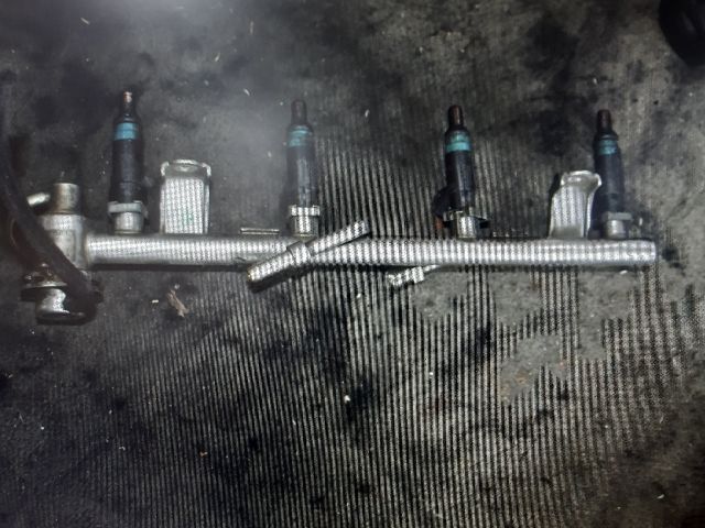 bontott VW PASSAT B5 Porlasztó Sor / Híd